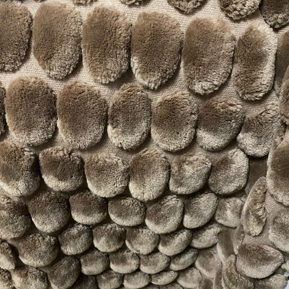 Pier 1 Bubble Faux Fur Brown Blanket Textured Soft Marshmallow Decorative Throw - Picture 4 of 9